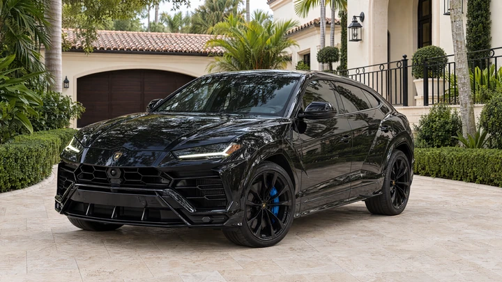Rent a 2021 black Lamborghini Urus Pearl Capsule in Miami