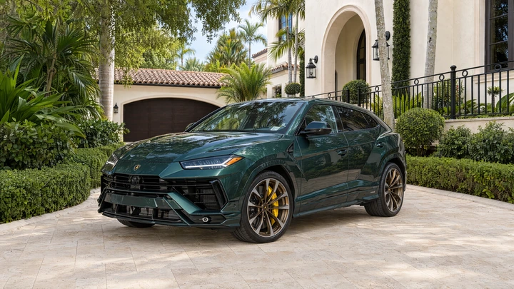 Rent a 2024 Lamborghini Urus S in Miami